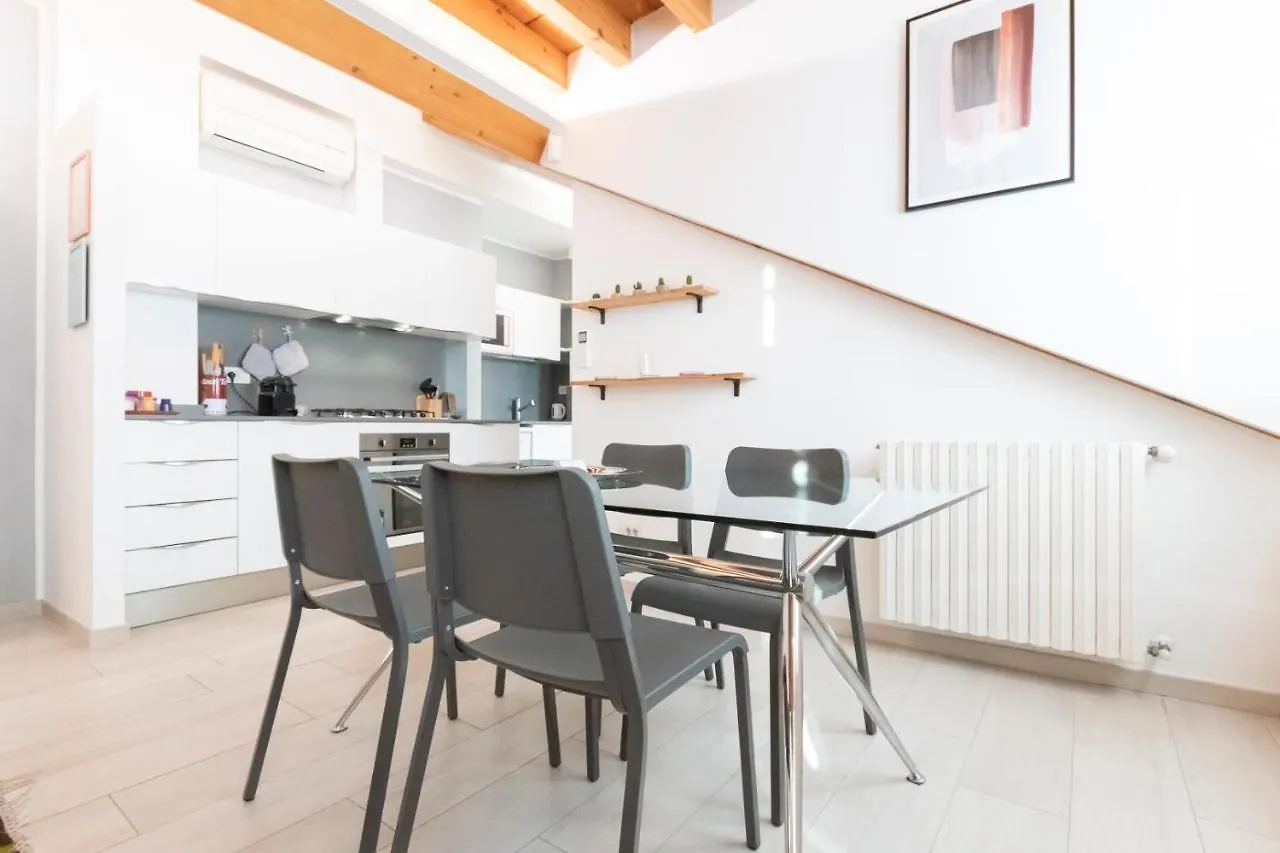Apartament Mansarda Cola Mediolan