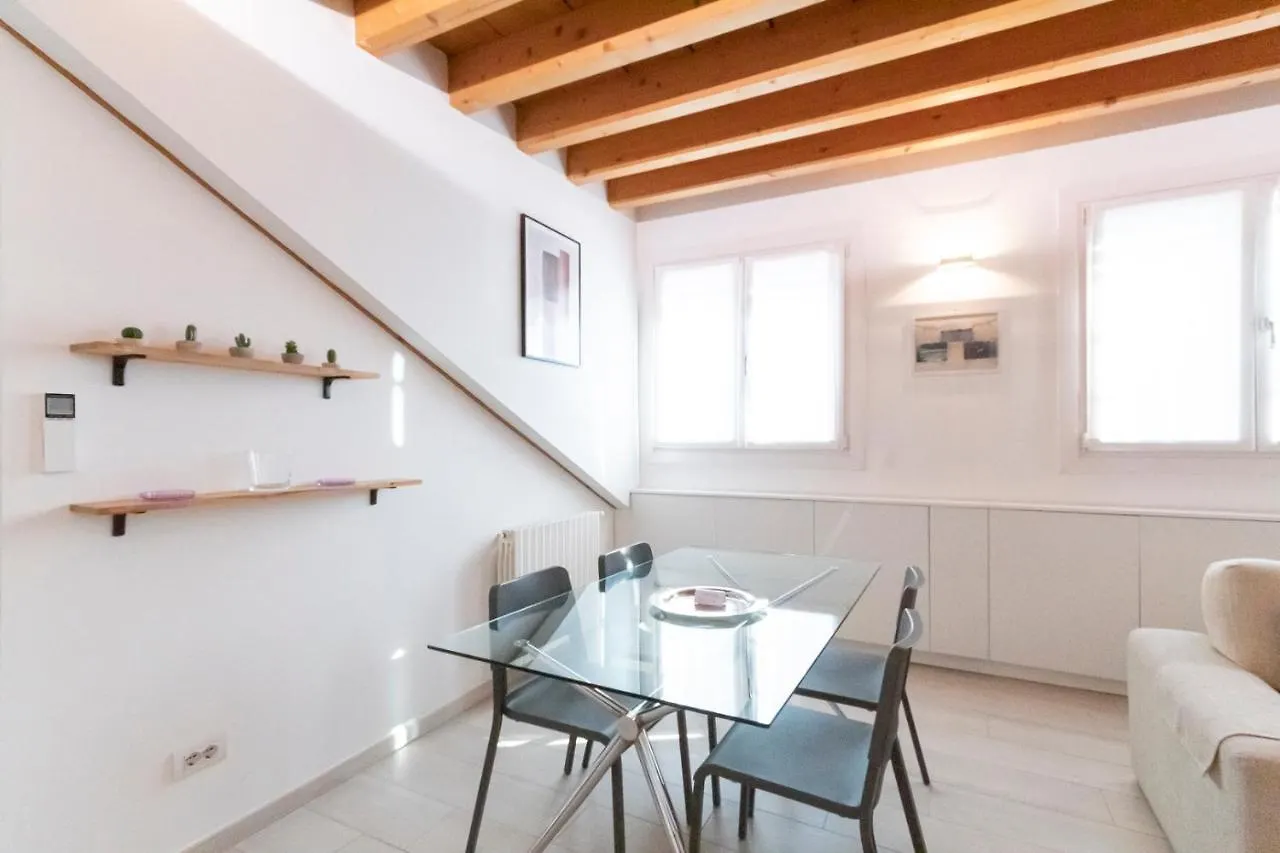 Apartament Mansarda Cola Mediolan