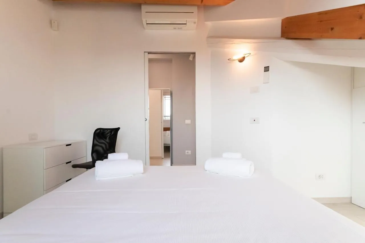 Apartament Mansarda Cola Mediolan 0*,
