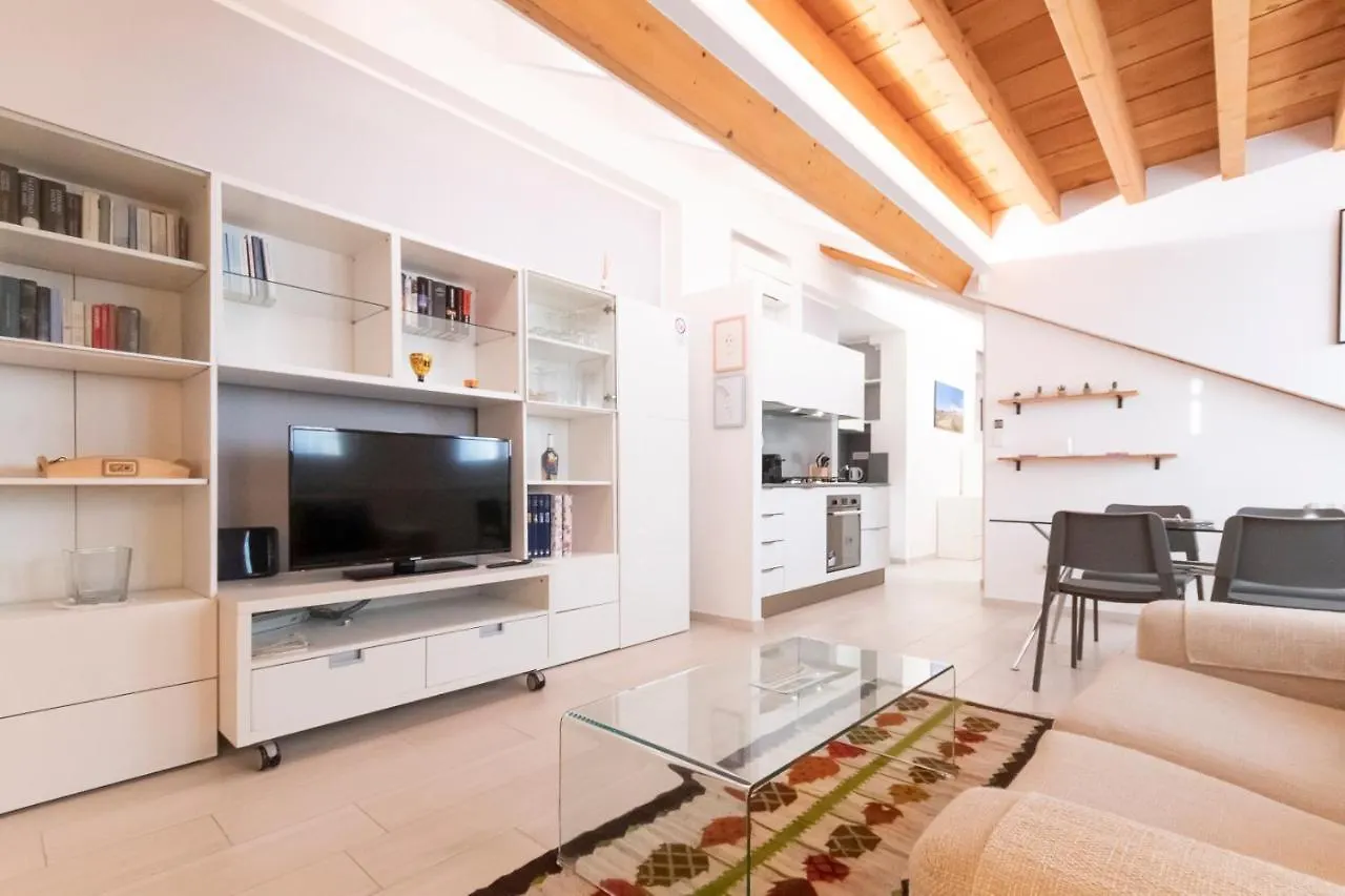 Apartament Mansarda Cola Mediolan